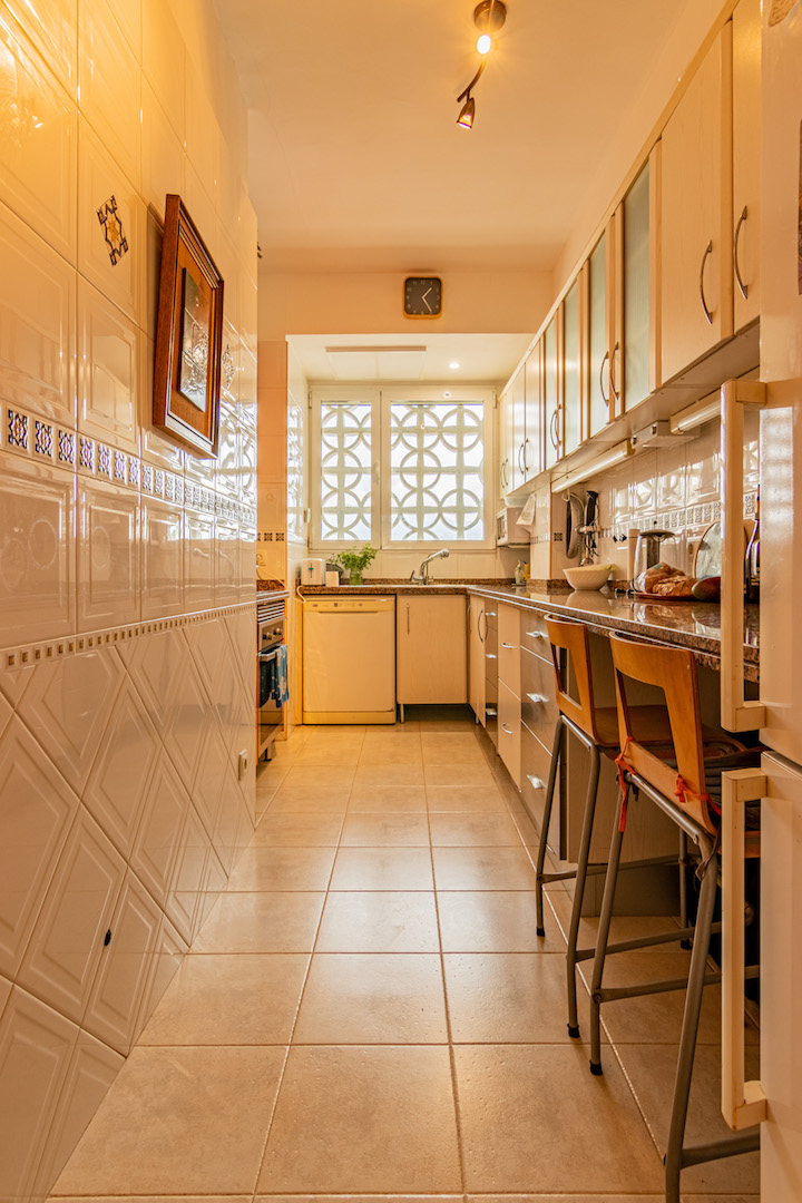 APPARTEMENT À VENDRE EN FACE DE LA PLAGE D’ALBIR