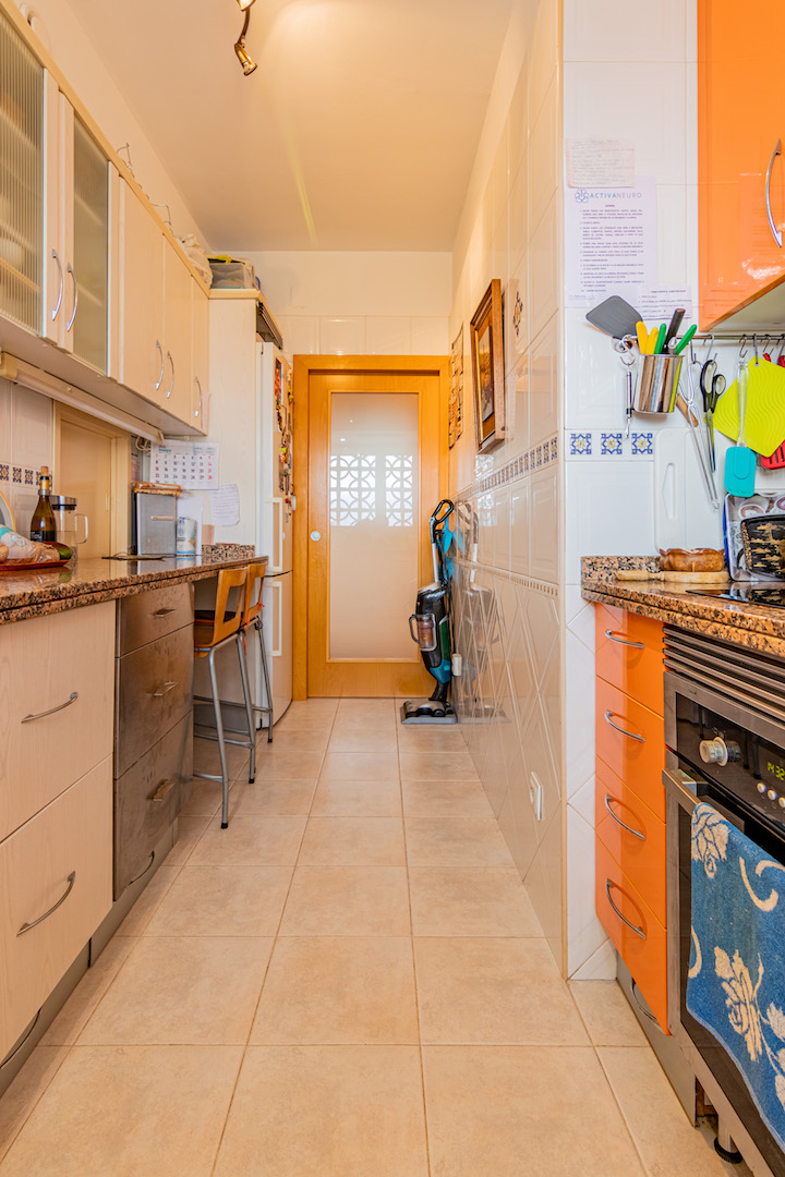 APPARTEMENT À VENDRE EN FACE DE LA PLAGE D’ALBIR