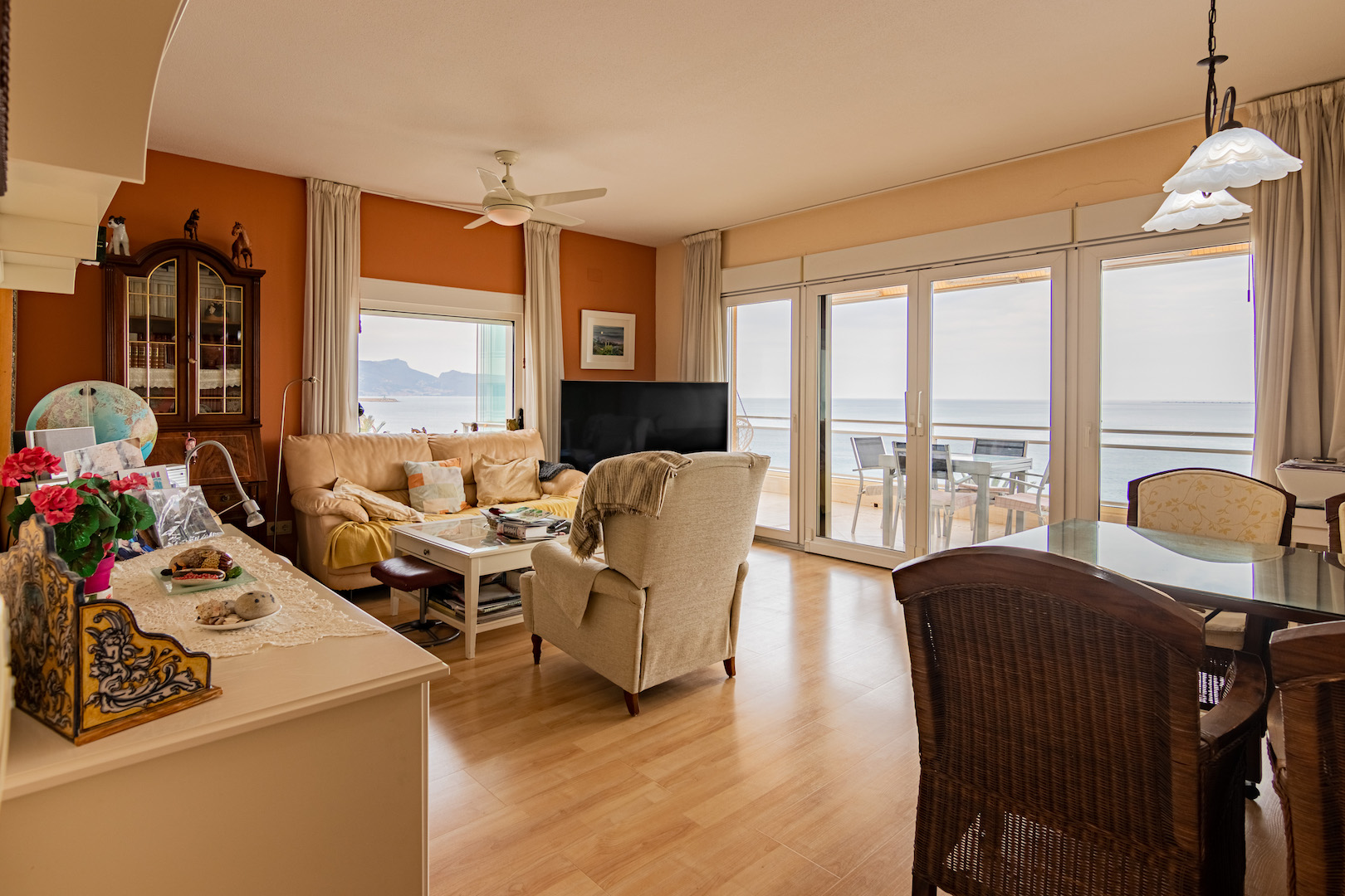 APPARTEMENT À VENDRE EN FACE DE LA PLAGE D’ALBIR