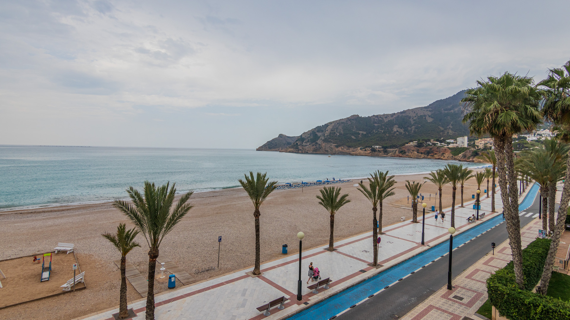 APPARTEMENT À VENDRE EN FACE DE LA PLAGE D’ALBIR