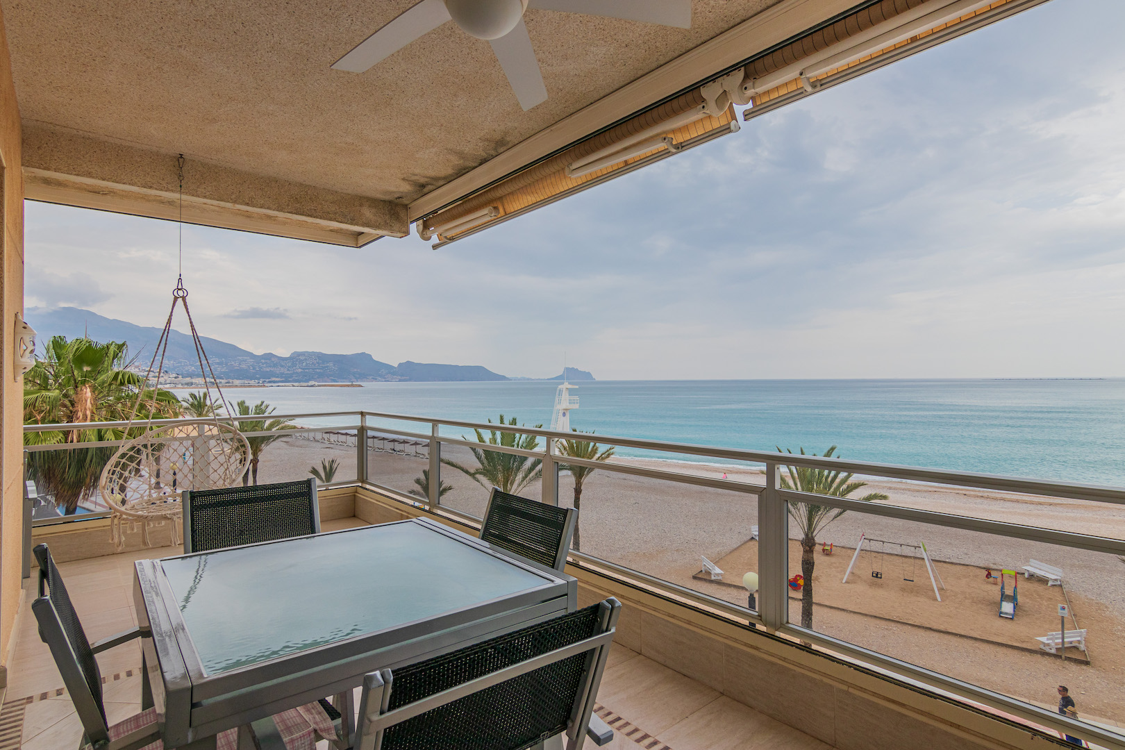 APPARTEMENT À VENDRE EN FACE DE LA PLAGE D’ALBIR