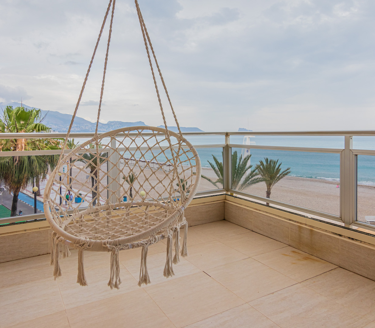APPARTEMENT À VENDRE EN FACE DE LA PLAGE D’ALBIR