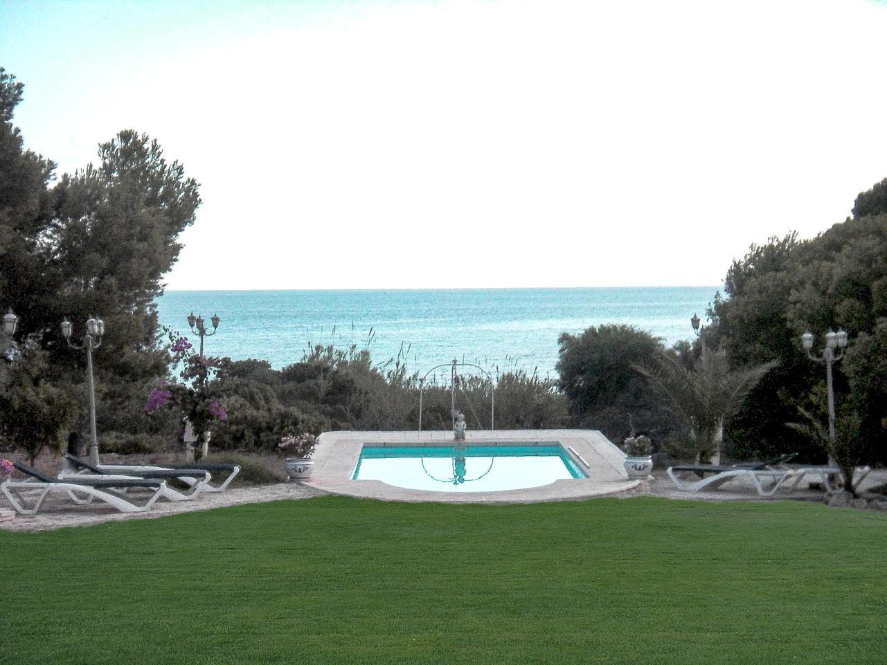 Chalet | Villa for sale in Villajoyosa on the seafront