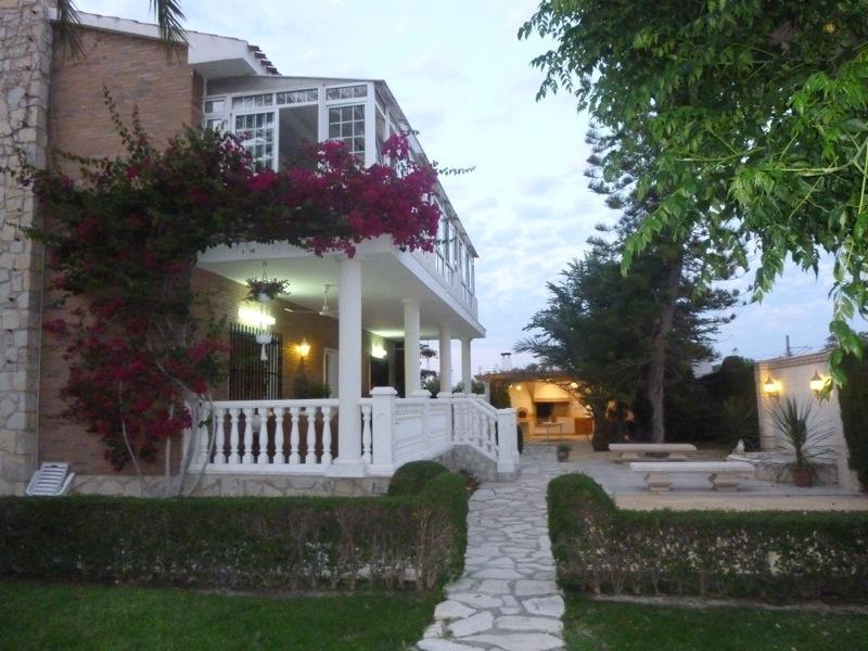 Chalet | Villa te koop in Alicante, bevoorrechte omgeving