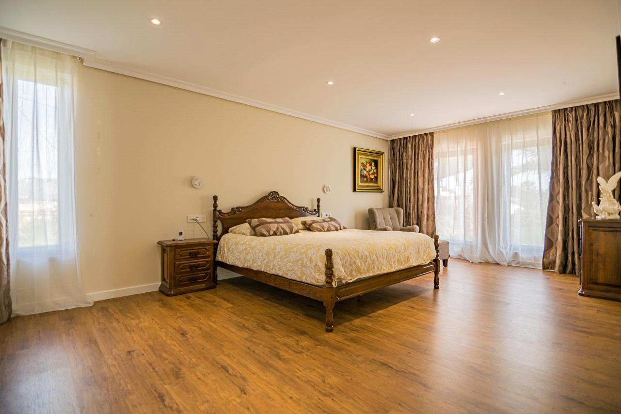 Chalet | Villa en venta en Albir con apartamento de invitados