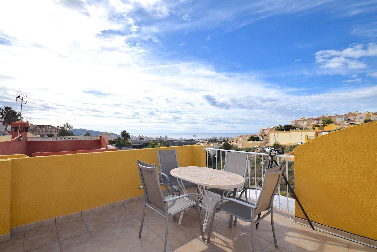 Fantastic semi-detached house with panoramic views in La Nucia