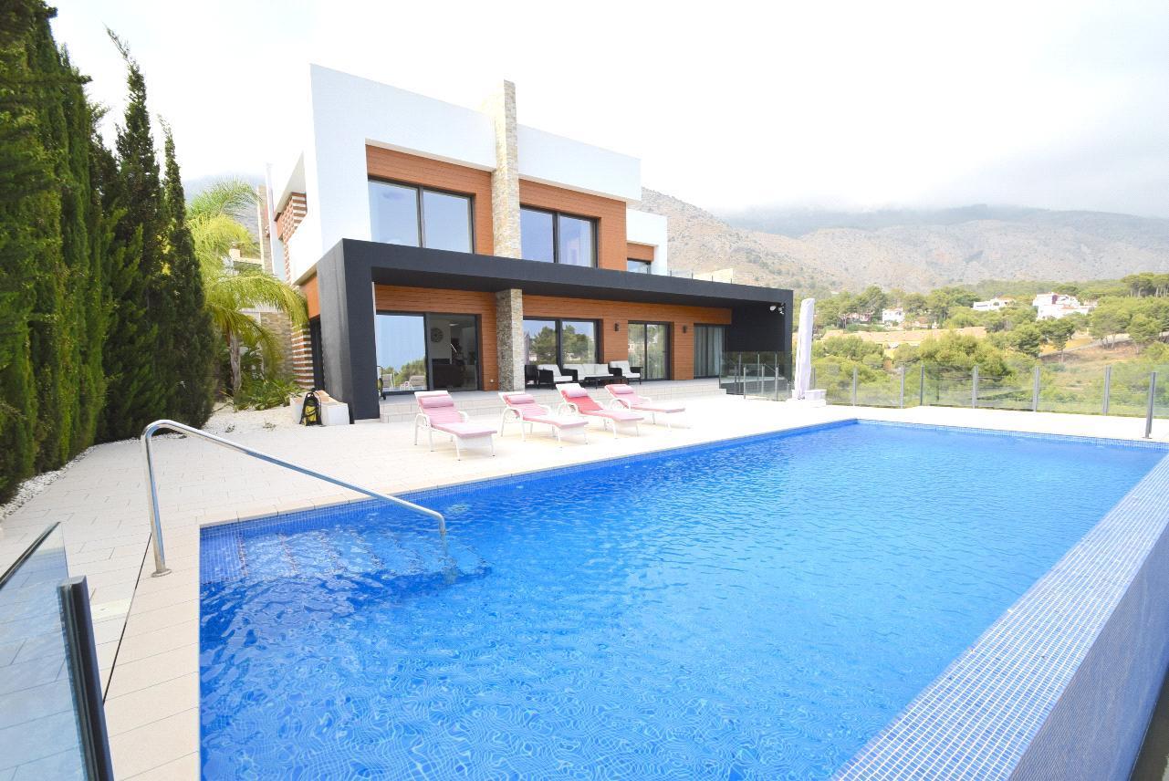 Chalet de luxe avec vue panoramique sur la mer et la montagne à Altea