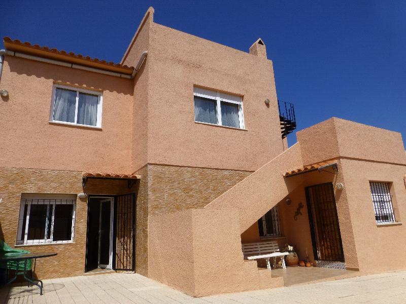 Chalet | Villa en venta en Altea, con buenas vistas al mar