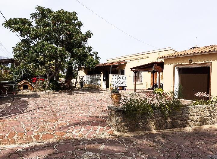 Chalet | Villa en venta en Alfas del Pi de estilo rustico
