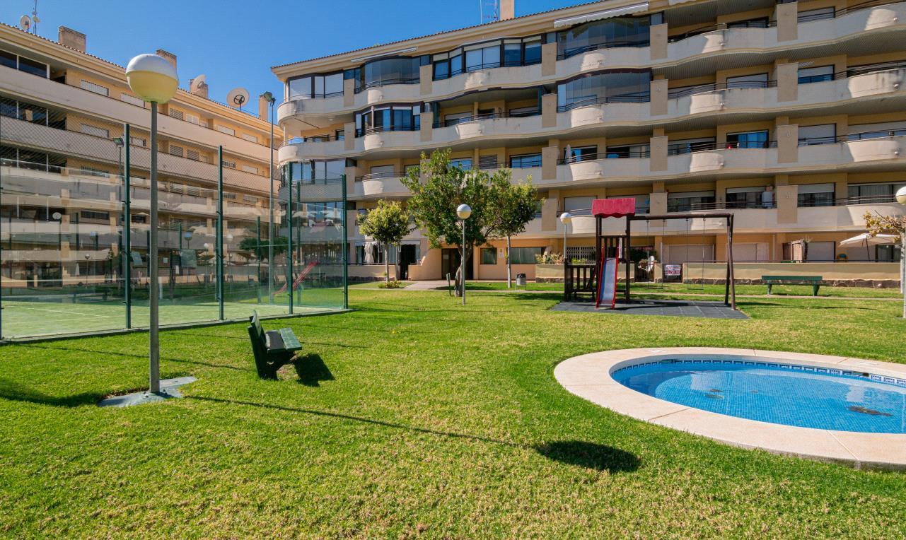 Apartment for sale in Albir in urbanization with swimming pool