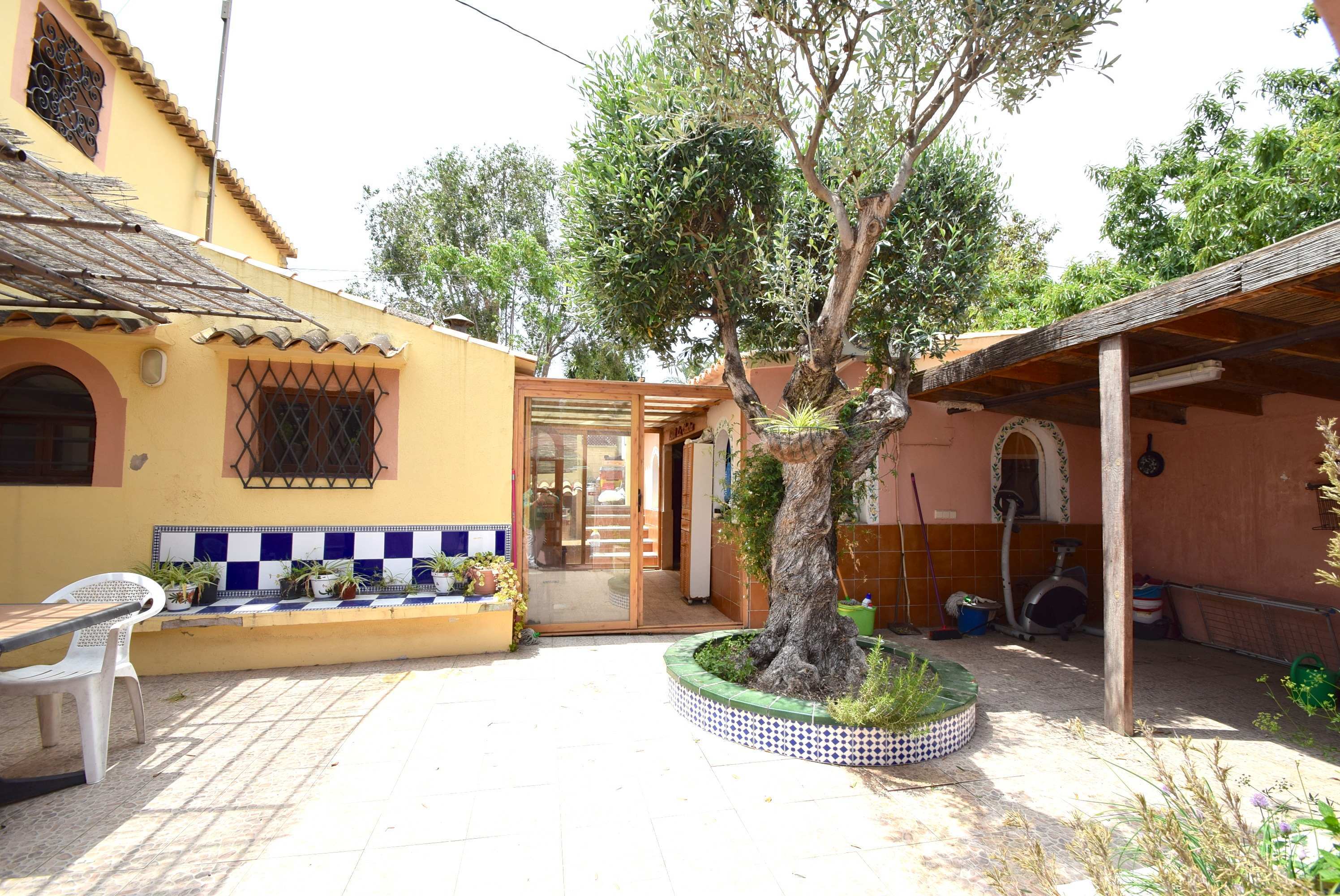Chalet | Villa en venta en Alfas del Pi, estilo rústico