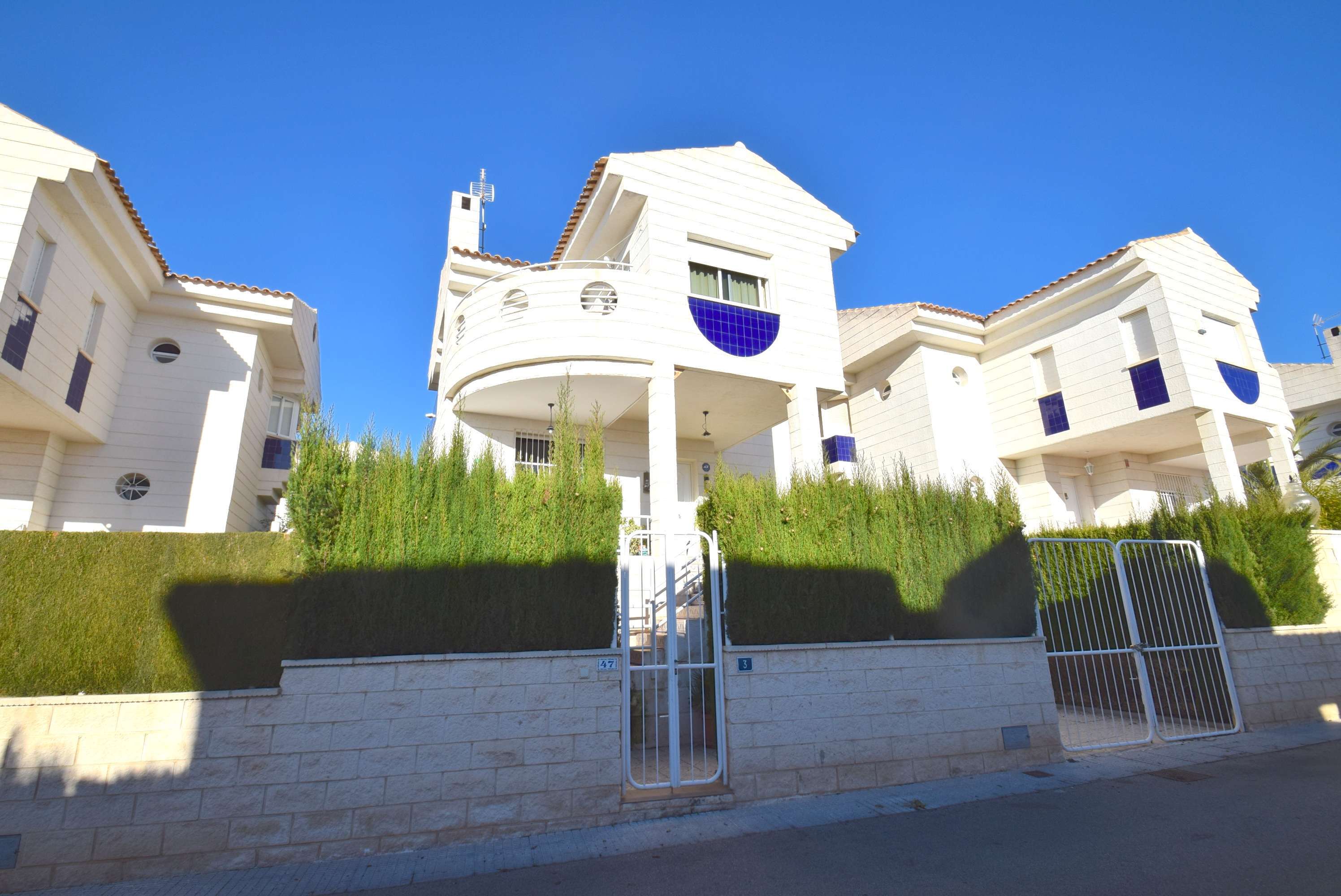Chalet | Villa à vendre à La Nucía, proche de tous les services